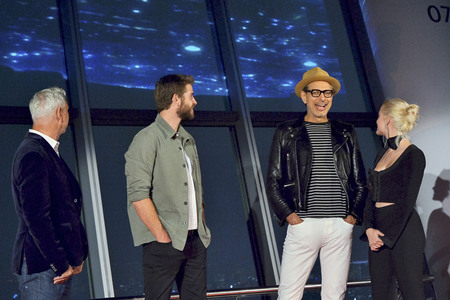 Roland Emmerich, Liam Hemsworth, Jeff Goldblum, Maika Monroe