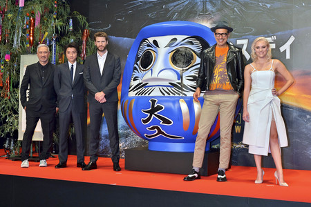 Roland Emmerich, Tatsuya Fujiwara, Liam Hemsworth, Jeff Goldblum, Maika Monroe