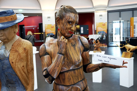 Holzgliederfigur / Human Artist Model Bodypainting