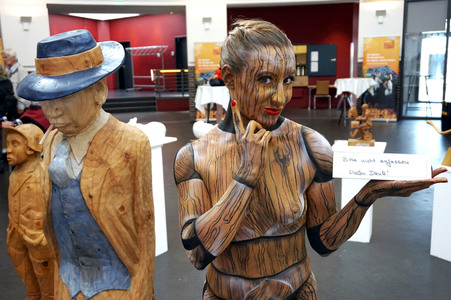 Holzgliederfigur / Human Artist Model Bodypainting