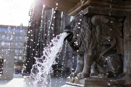 Wasserspeier am Petrusbrunnen in Köln