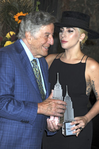 Lady Gaga und Tony Bennett bei der IIllumination des Empire State Buildings in New York