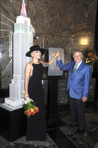 Lady Gaga und Tony Bennett bei der IIllumination des Empire State Buildings in New York