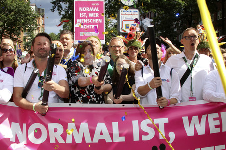 Parade zum Christopher Street Day 2016 in Hamburg