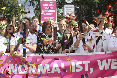 Parade zum Christopher Street Day 2016 in Hamburg