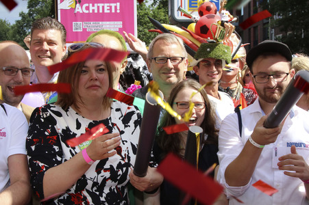 Parade zum Christopher Street Day 2016 in Hamburg