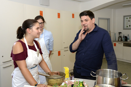 Schulkücheneinweihung mit Tim Mälzer in Bonn