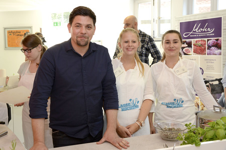 Schulkücheneinweihung mit Tim Mälzer in Bonn