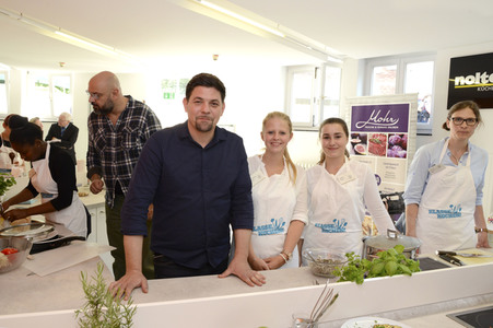 Schulkücheneinweihung mit Tim Mälzer in Bonn