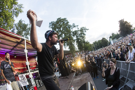 Konzert 'Noch nicht komplett im Arsch' gegen den Rechtsruck in Anklam