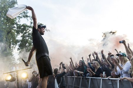 Konzert 'Noch nicht komplett im Arsch' gegen den Rechtsruck in Anklam