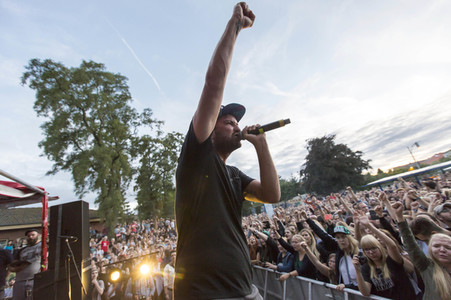 Konzert 'Noch nicht komplett im Arsch' gegen den Rechtsruck in Anklam