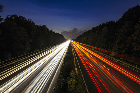 Symbolfoto Autobahn