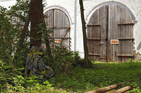 DOOR ART: Lokschuppen Tor / Locomotive Shed Gate Bodypainting