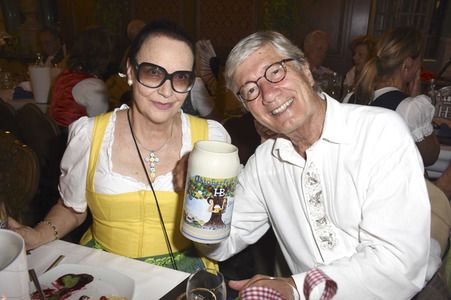 Hofbräu Festzelt Krugvorstellung 2016 in München