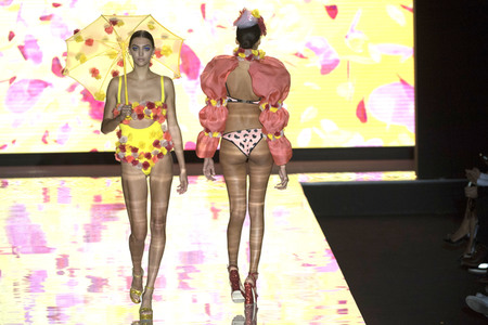 Andres Sarda Fashion Show auf der Mercedes-Benz Fashion Week Madrid SS17