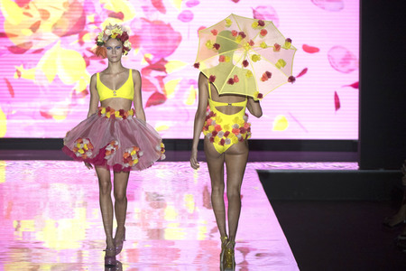 Andres Sarda Fashion Show auf der Mercedes-Benz Fashion Week Madrid SS17
