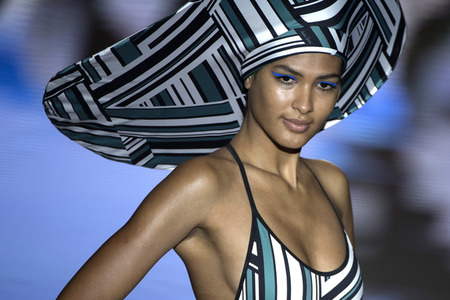 Andres Sarda Fashion Show auf der Mercedes-Benz Fashion Week Madrid SS17