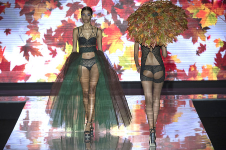 Andres Sarda Fashion Show auf der Mercedes-Benz Fashion Week Madrid SS17