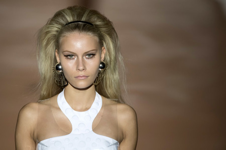 Dolores Cortés Fashion Show auf der Mercedes-Benz Fashion Week Madrid SS17