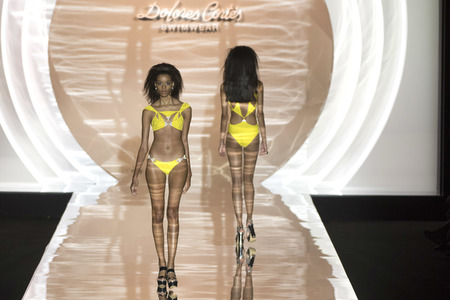 Dolores Cortés Fashion Show auf der Mercedes-Benz Fashion Week Madrid SS17