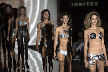 Dolores Cortés Fashion Show auf der Mercedes-Benz Fashion Week Madrid SS17