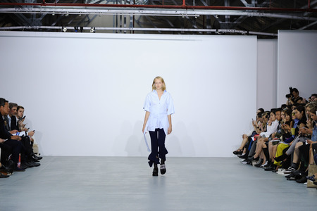 Eudon Choi Fashion Show auf der London Fashion Week SS17