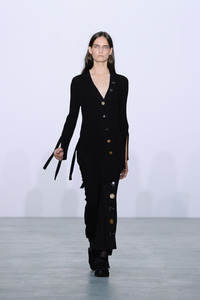 Eudon Choi Fashion Show auf der London Fashion Week SS17