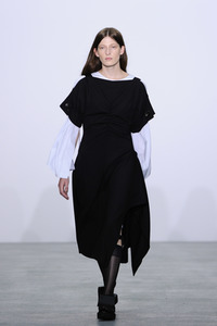 Eudon Choi Fashion Show auf der London Fashion Week SS17