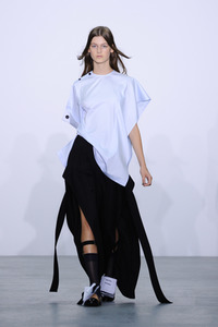 Eudon Choi Fashion Show auf der London Fashion Week SS17