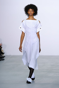 Eudon Choi Fashion Show auf der London Fashion Week SS17