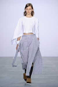 Eudon Choi Fashion Show auf der London Fashion Week SS17