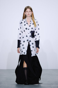 Eudon Choi Fashion Show auf der London Fashion Week SS17