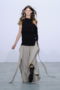 Eudon Choi Fashion Show auf der London Fashion Week SS17