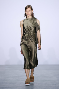Eudon Choi Fashion Show auf der London Fashion Week SS17