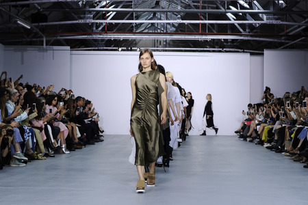 Eudon Choi Fashion Show auf der London Fashion Week SS17