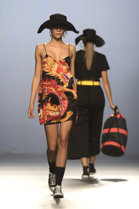 Maria Escoté Fashion Show auf der Mercedes-Benz Fashion Week Madrid SS17