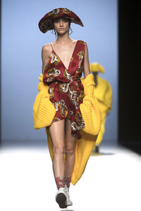 Maria Escoté Fashion Show auf der Mercedes-Benz Fashion Week Madrid SS17
