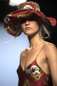Maria Escoté Fashion Show auf der Mercedes-Benz Fashion Week Madrid SS17
