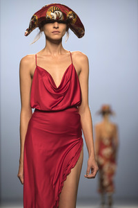 Maria Escoté Fashion Show auf der Mercedes-Benz Fashion Week Madrid SS17