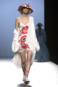 Maria Escoté Fashion Show auf der Mercedes-Benz Fashion Week Madrid SS17