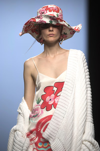 Maria Escoté Fashion Show auf der Mercedes-Benz Fashion Week Madrid SS17