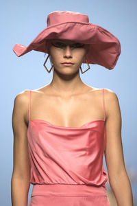 Maria Escoté Fashion Show auf der Mercedes-Benz Fashion Week Madrid SS17