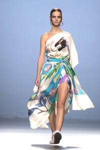 Maria Escoté Fashion Show auf der Mercedes-Benz Fashion Week Madrid SS17