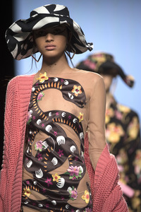 Maria Escoté Fashion Show auf der Mercedes-Benz Fashion Week Madrid SS17