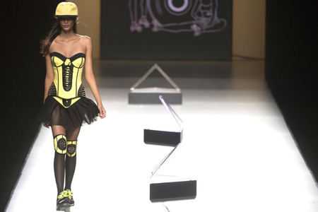 Maya Hansen Fashion Show auf der Mercedes-Benz Fashion Week Madrid SS17