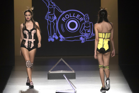 Maya Hansen Fashion Show auf der Mercedes-Benz Fashion Week Madrid SS17