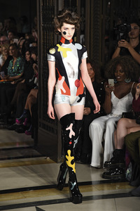 Pam Hogg Fashion Show auf der London Fashion Week SS17