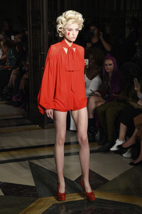 Pam Hogg Fashion Show auf der London Fashion Week SS17