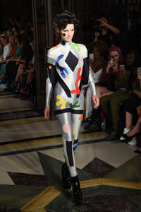 Pam Hogg Fashion Show auf der London Fashion Week SS17